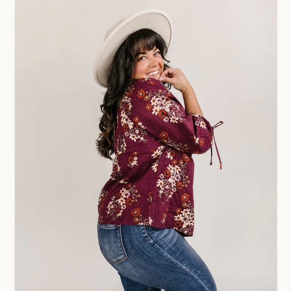 Floral top - Picture 2 of 2